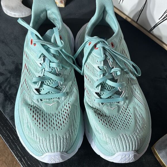 Hoka one one women’s Clifton edge running active shoes 9.5 responsive shoe - Picture 2 of 7